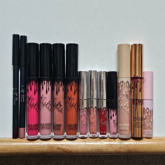 Kylie Lot-Liquid Lipstick & Lip Liner
